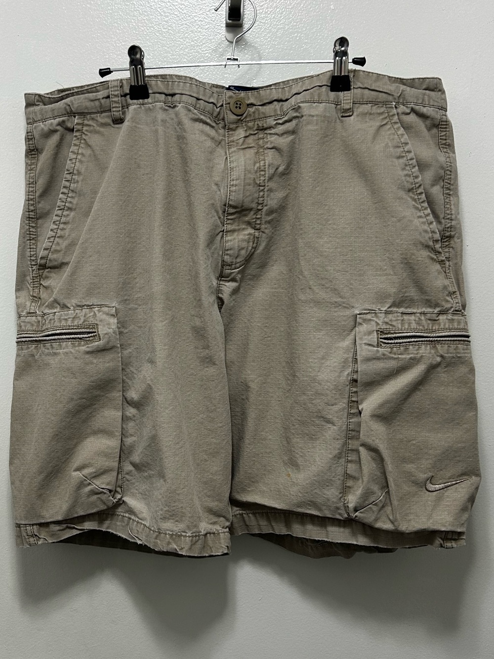 Nike Men’s Tan Cargo Shorts with Zip Pockets